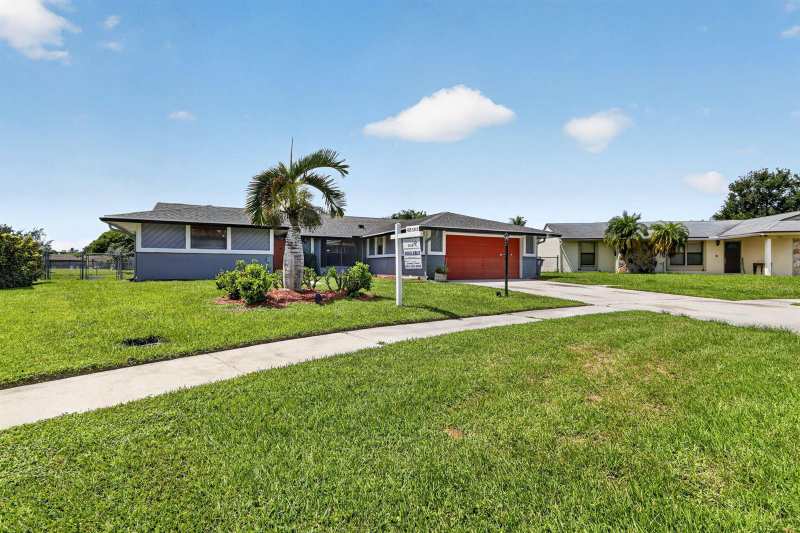 8353 Raymond Drive, Boynton Beach FL 33472