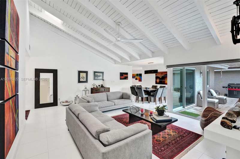 18 Boxwood Rd, Hollywood FL 33021