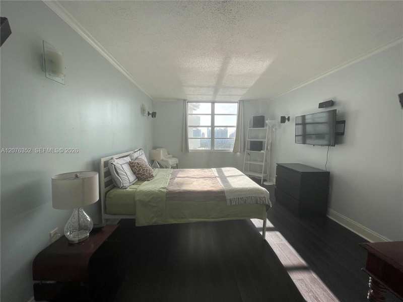 COMMODORE PLAZA CONDO