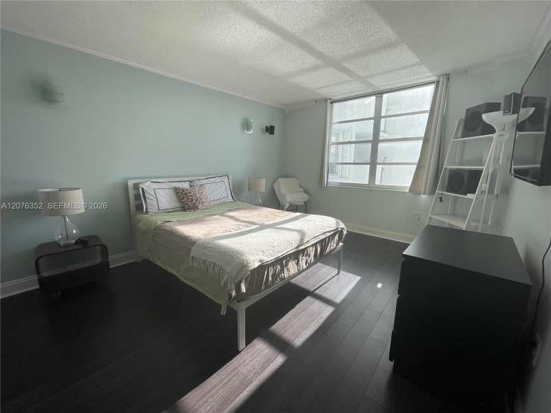 COMMODORE PLAZA CONDO