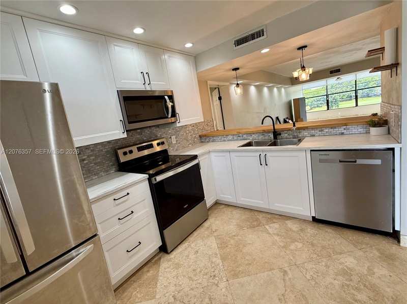 1520 Whitehall Dr # 206, Davie FL 33324