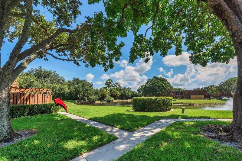 3024 30TH Lane, FL 33463