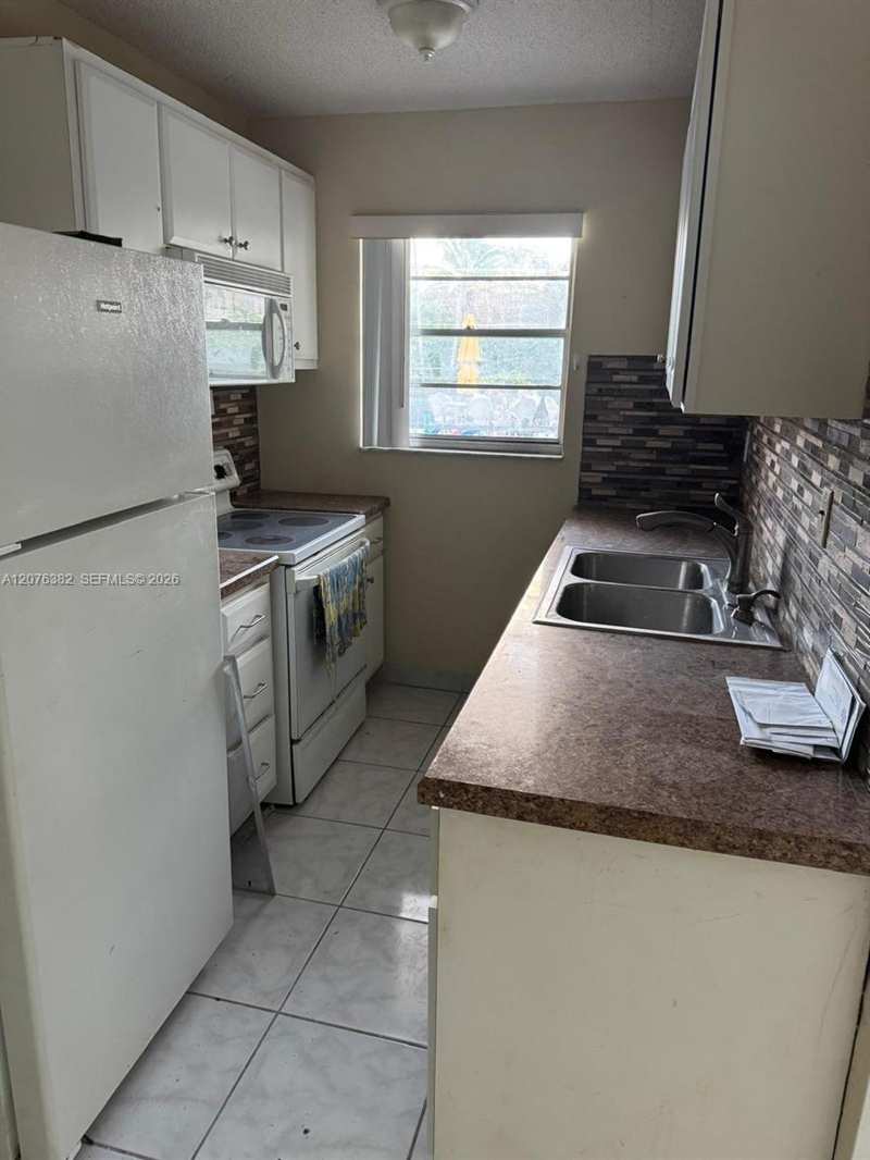2145 Pierce St # 116, Hollywood FL 33020