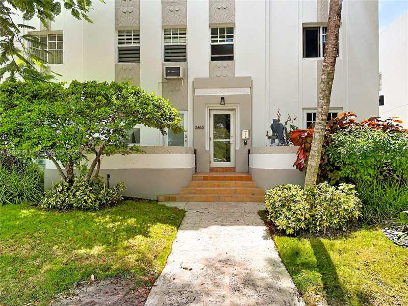 2463 Pine Tree Dr # 3, Miami Beach FL 33140
