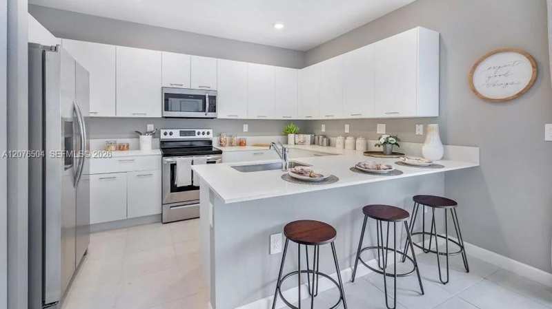 2584 SE 25 RD, Homestead FL 33035