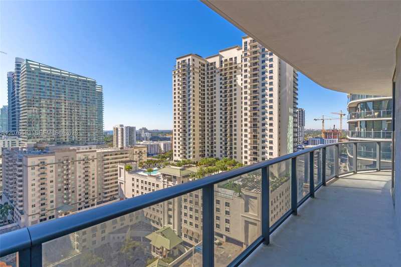45 SW 9th St # 1706, Miami FL 33130