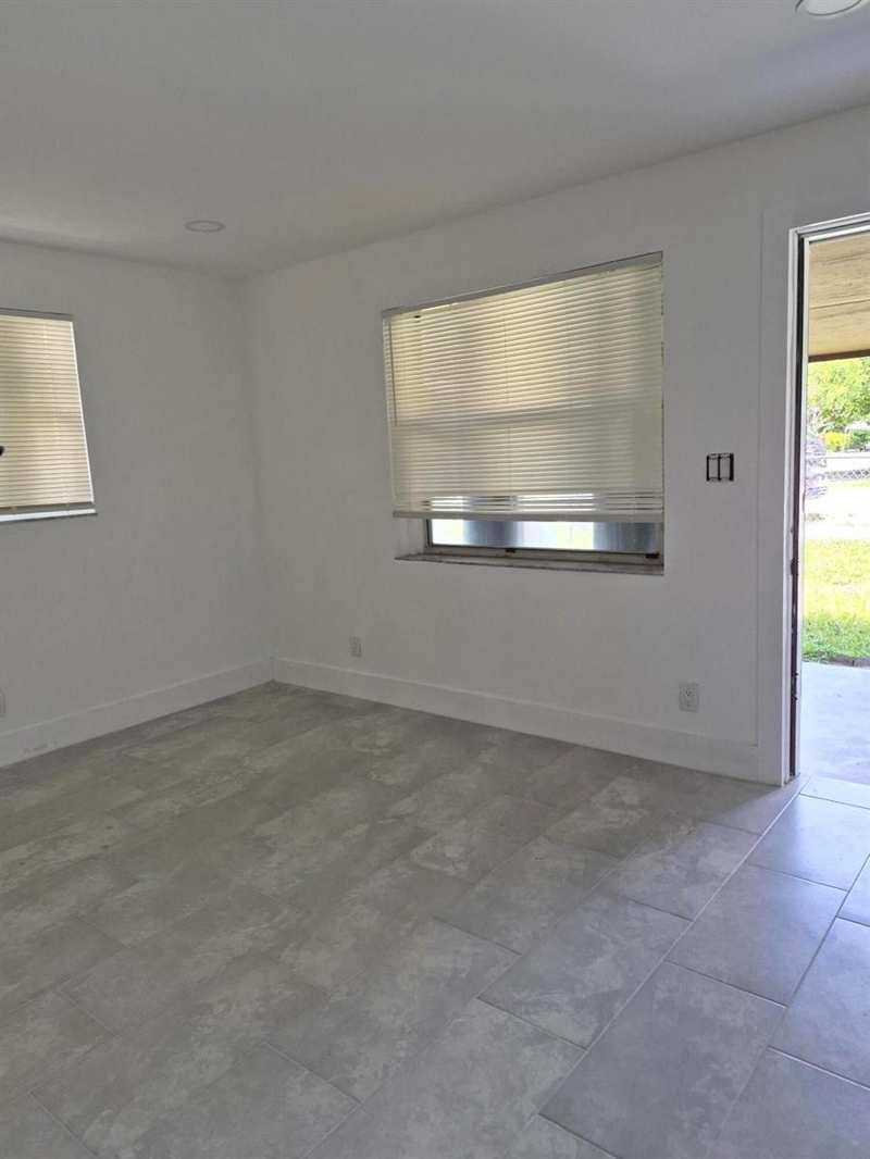 313 SW 1st Terrace, Deerfield Beach FL 33441
