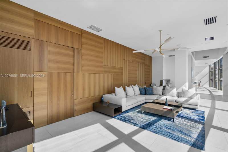 5875 Collins Ave # 401, Miami Beach FL 33140
