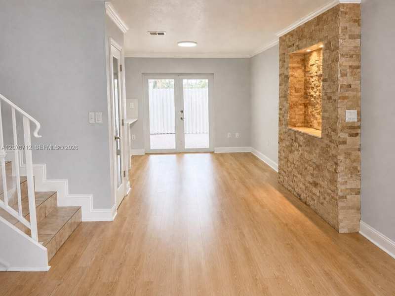 7429 NW 182nd St, Hialeah FL 33015