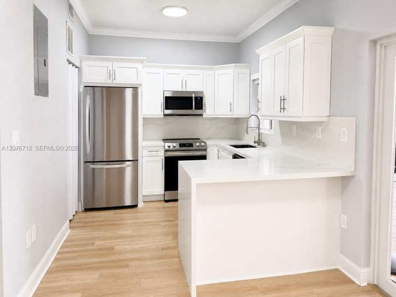 7429 NW 182nd St, Hialeah FL 33015
