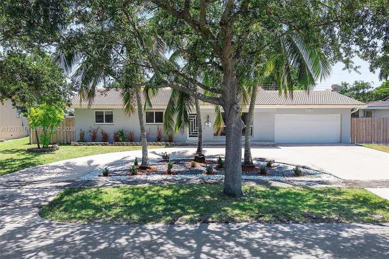 7220 NW 10th Pl, Plantation FL 33313