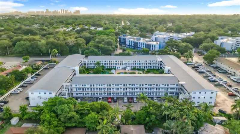 15610 NE 6th Ave # 30C, Miami FL 33162