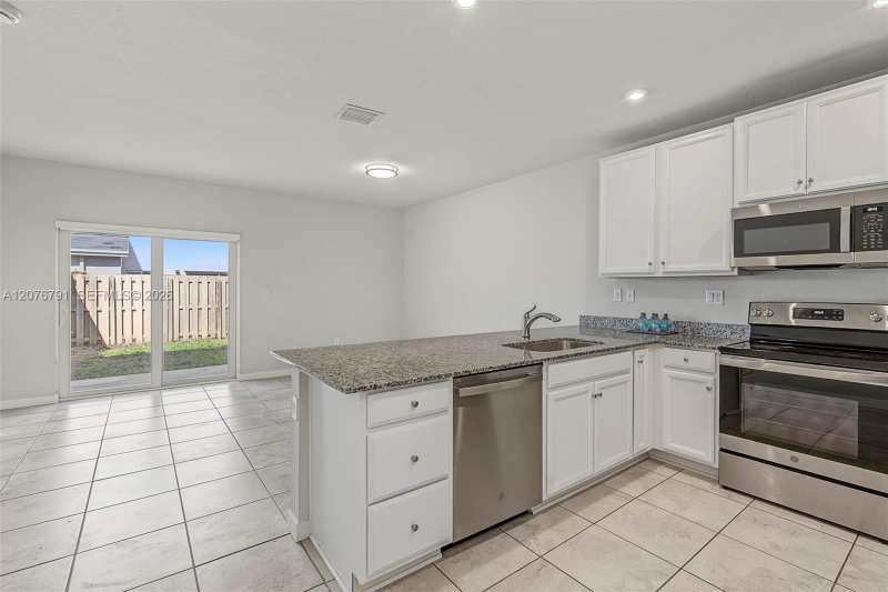 446 NW 11th Ave # 446, Florida City FL 33034