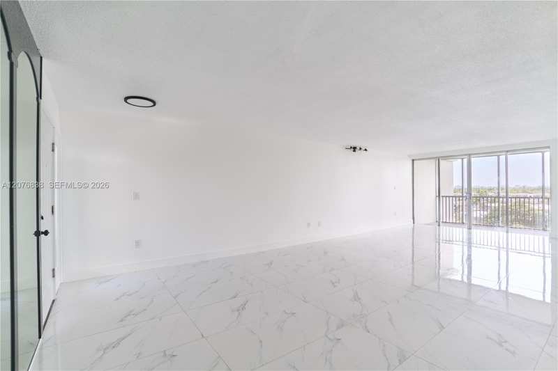 1750 NE 191st St # 4, Miami FL 33179