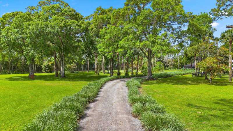 1037 F Road, FL 33470