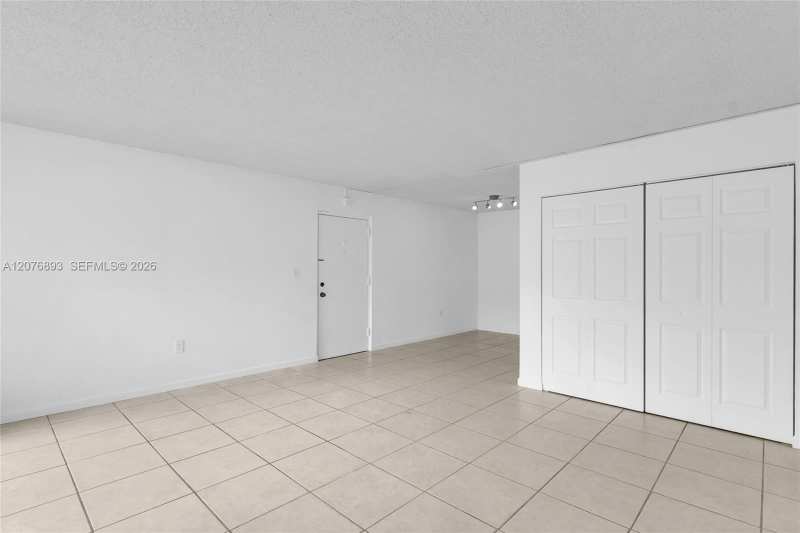 7100 Fairway Dr # K11, Miami Lakes FL 33014