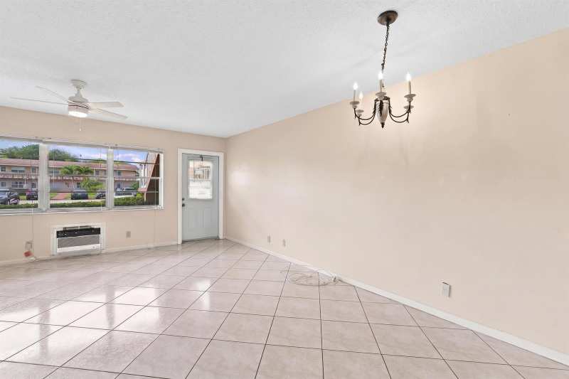 98 Norwich E, West Palm Beach FL 33417