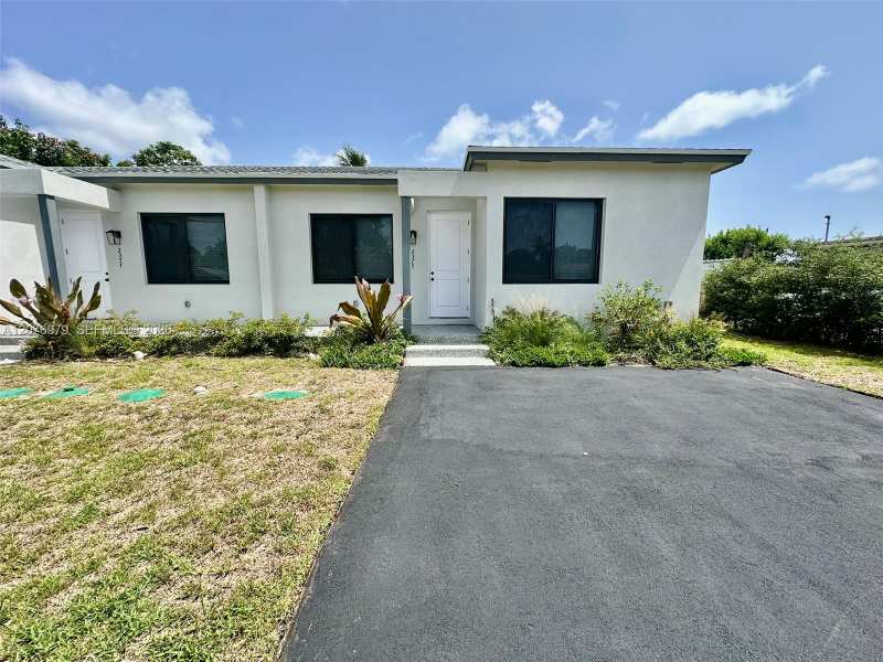 2375 NW 105th St, Miami FL 33147