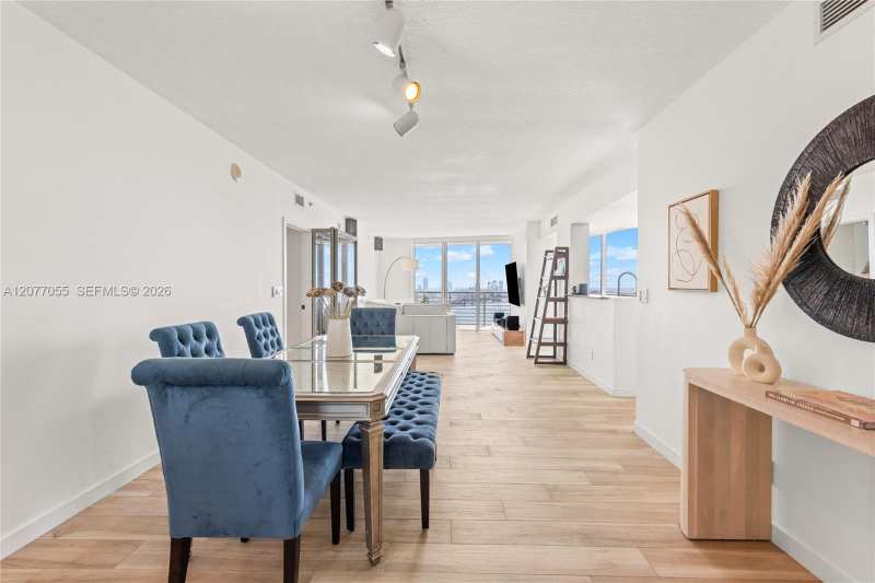 325 S Biscayne Blvd # 2723, Miami FL 33131