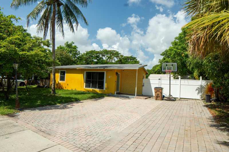 4731 NE 2ND, Deerfield Beach FL 33064