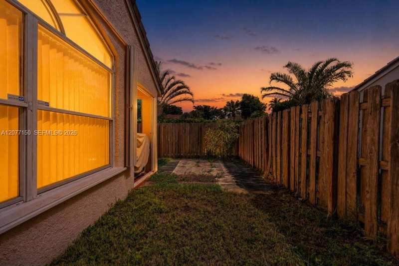 8021 SW 158th Pl, Miami FL 33193