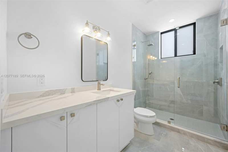 1020 NW 2 Ave # 301, Hallandale Beach FL 33009