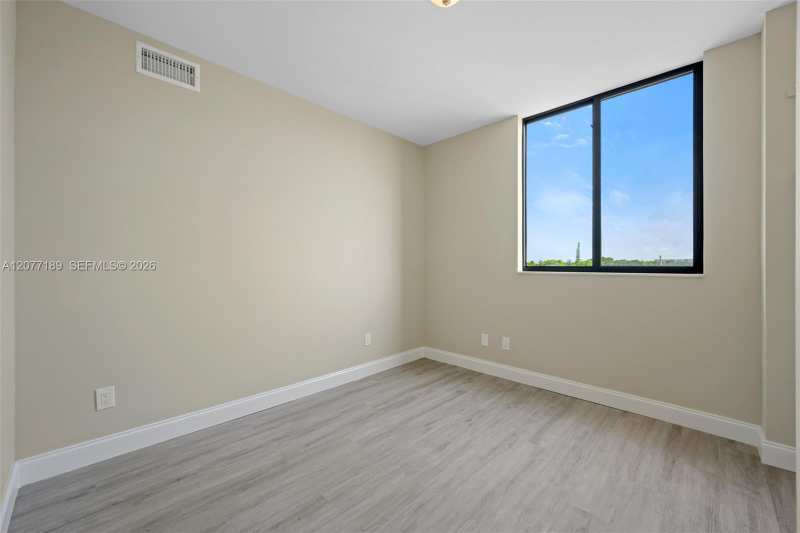 1020 NW 2 Ave # 301, Hallandale Beach FL 33009