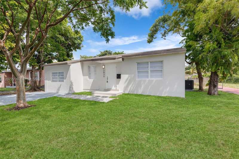 2839 Mayo St, Hollywood FL 33020