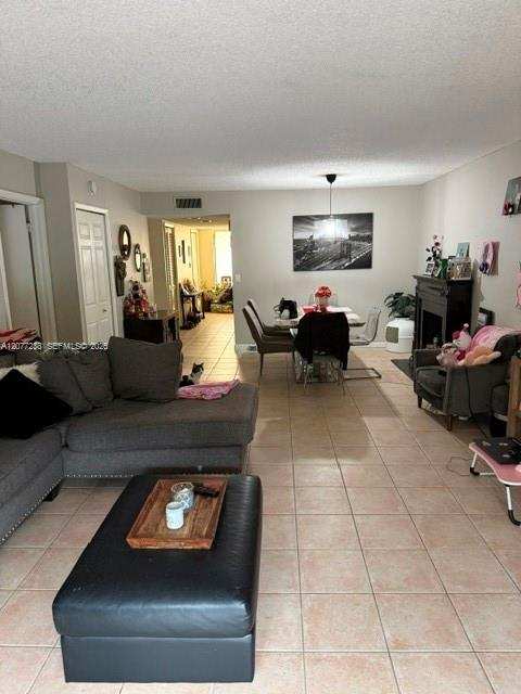 215 Lakeview Dr # 203, Weston FL 33326