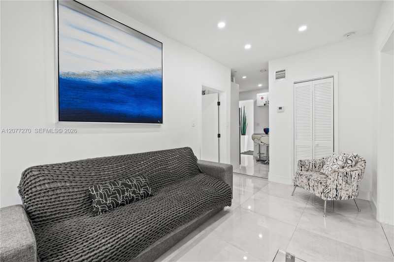 52 NE 47th St, Miami FL 33137