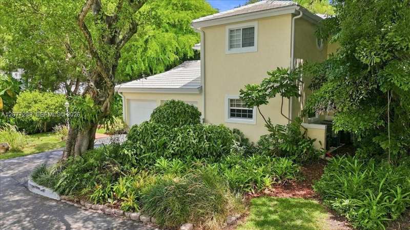 6473 Sunset Dr, South Miami FL 33143