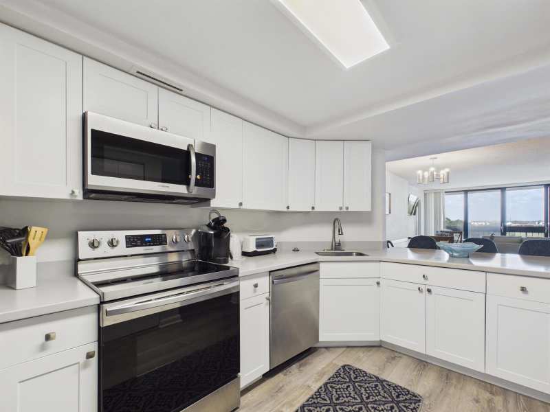2400 PRESIDENTIAL Way # 704, West Palm Beach FL 33401