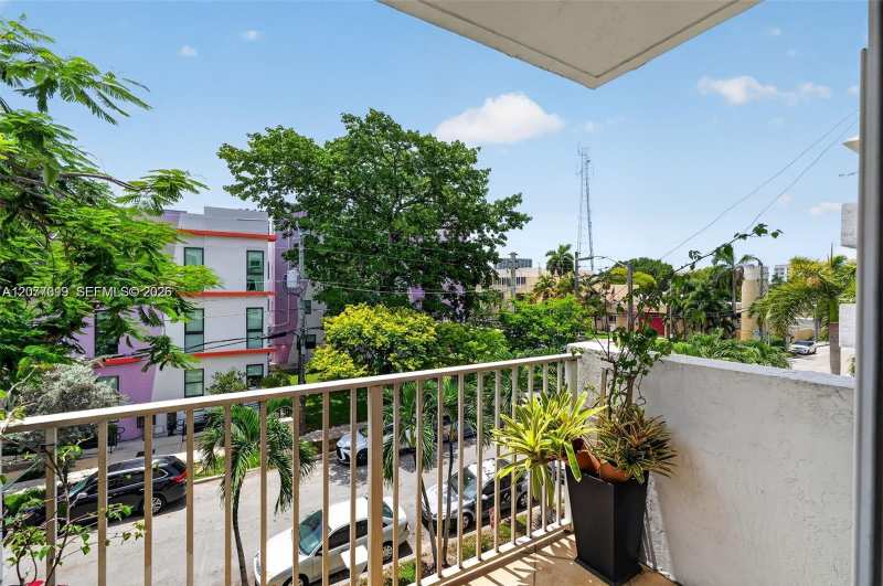 1060 NW 7th St # 205, Miami FL 33136