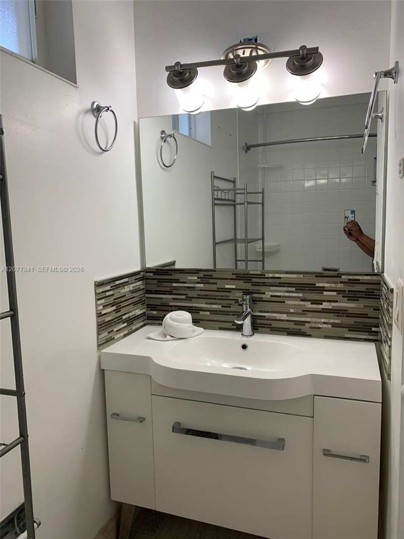 664 Bird Rd Rear, Coral Gables FL 33146
