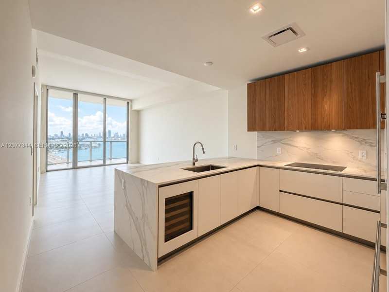 1400 Biscayne Blvd # 2504, Miami FL 33131