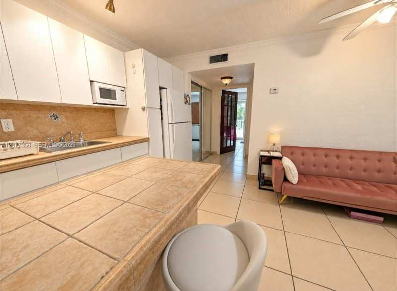 528 Meridian Ave # 202A, Miami Beach FL 33139