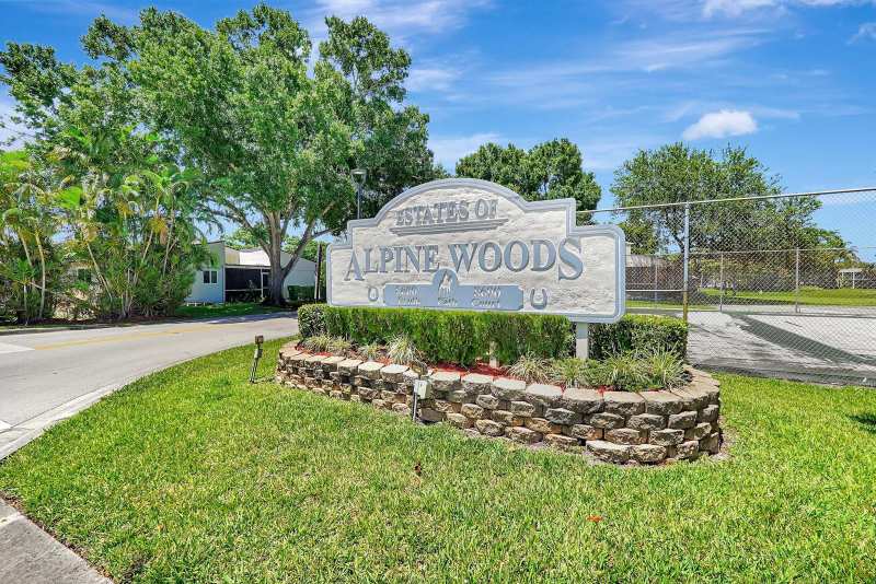 8630 BRIDLE PATH Court # 207, Davie FL 33328