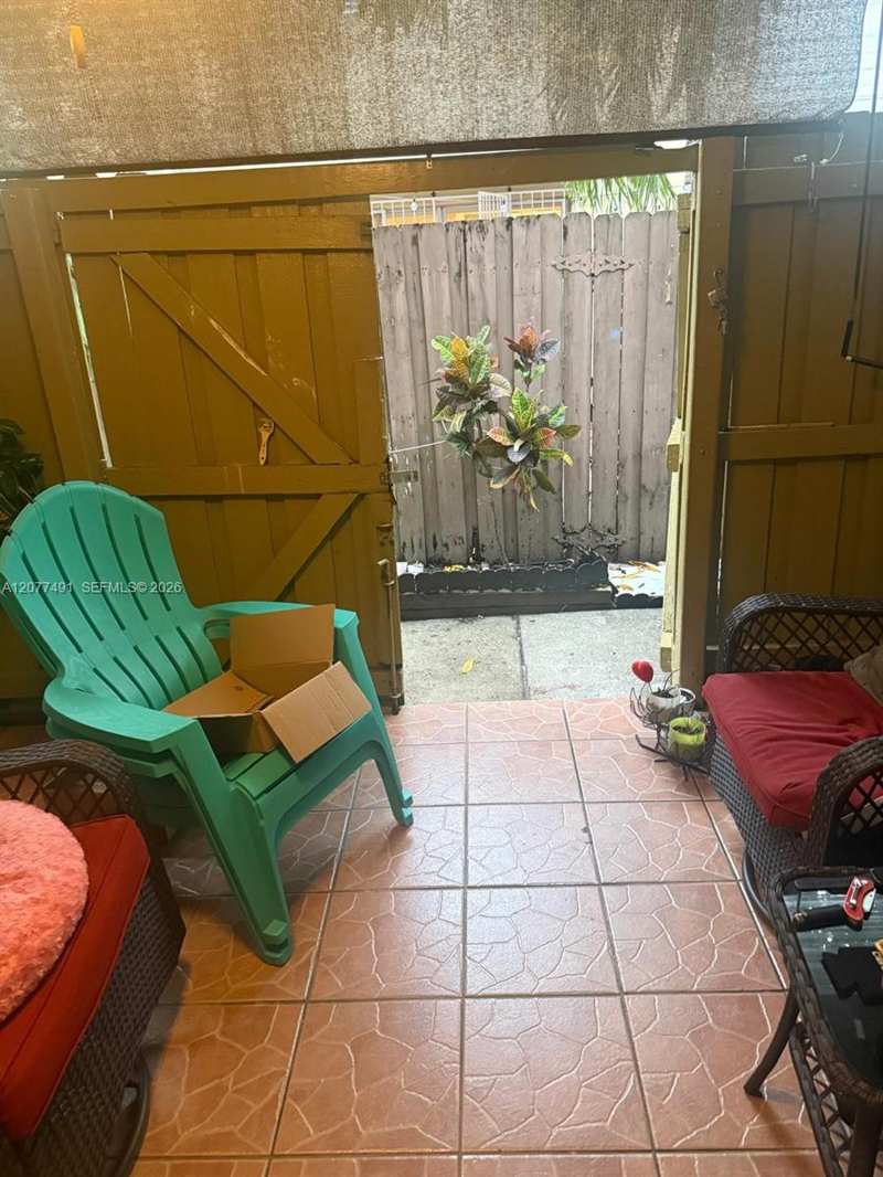 275 W 68th St # 103, Hialeah FL 33014