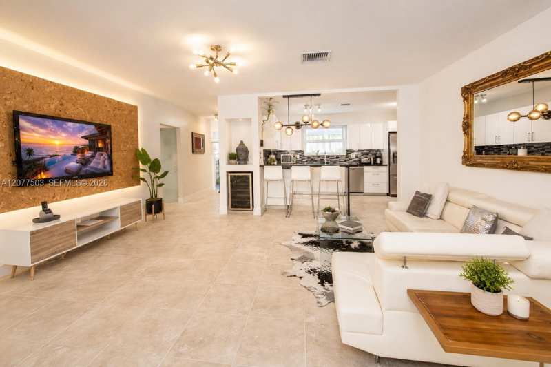 909 N 13th Ct, Hollywood FL 33019