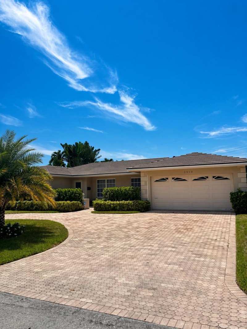 2910 NE 39TH Court, Lighthouse Point FL 33064