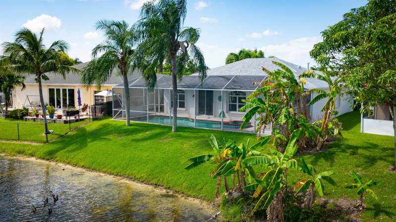 1422 Fairway Circle, FL 33413