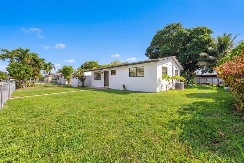 19721 SW 114th Ct, Miami FL 33157