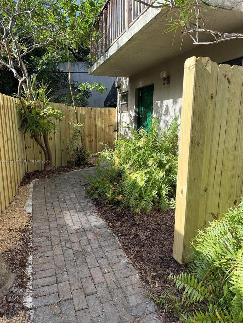 3165 Center St # 1, Miami FL 33133