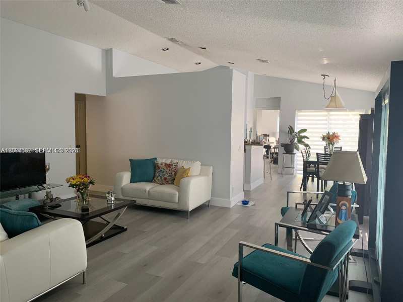 1477 Majesty Ter, Weston FL 33327
