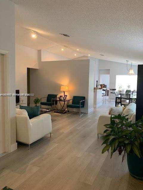 1477 Majesty Ter, Weston FL 33327