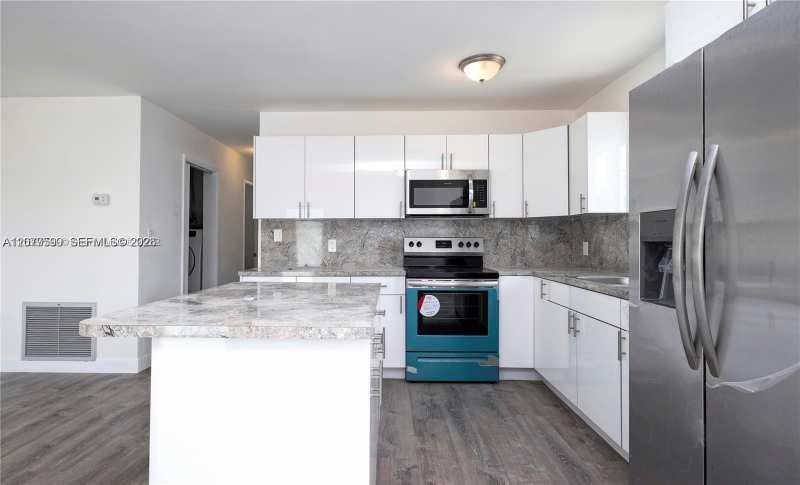 1933 NW 2nd Ct, Miami FL 33136