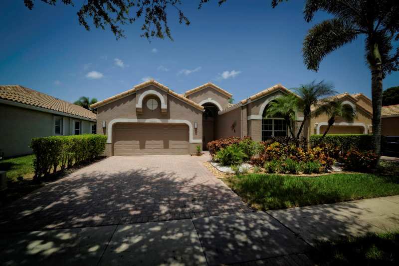 10052 Diamond Lake Drive, Boynton Beach FL 33437