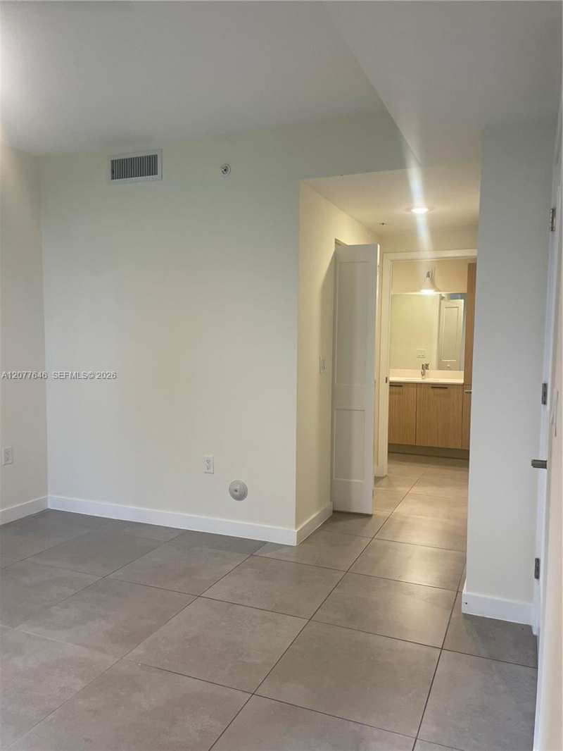 16395 Biscayne Blvd # 313, North Miami Beach FL 33160