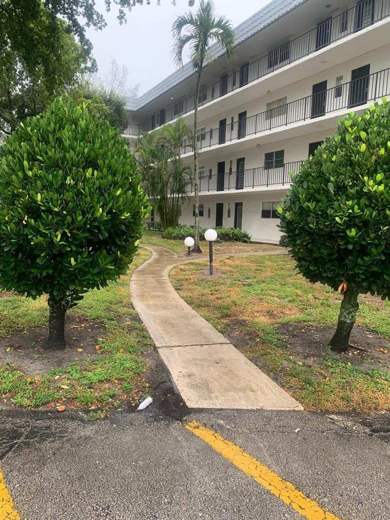 3360 SPANISH MOSS Terrace # 413, Lauderhill FL 33319