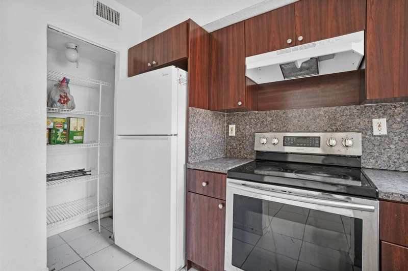 306 NW 84th Terrace # 306, Miami FL 33150